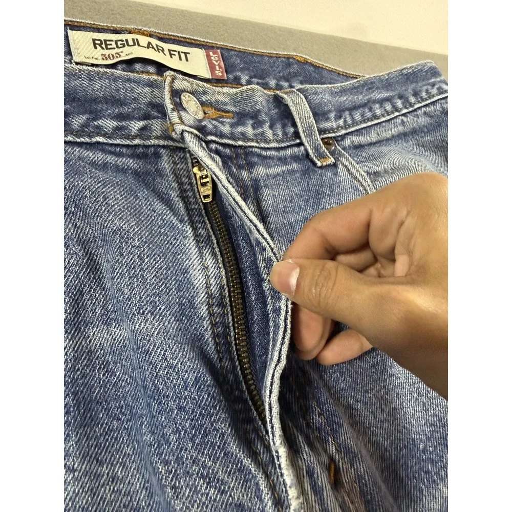 Levis tag reads